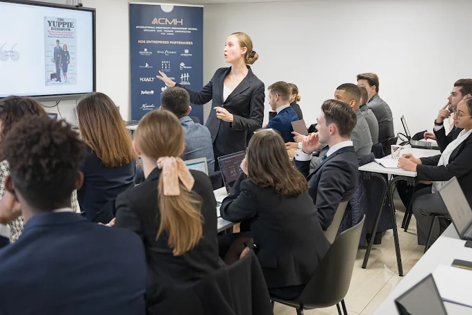 Cours en salle sur le campus du CMH
